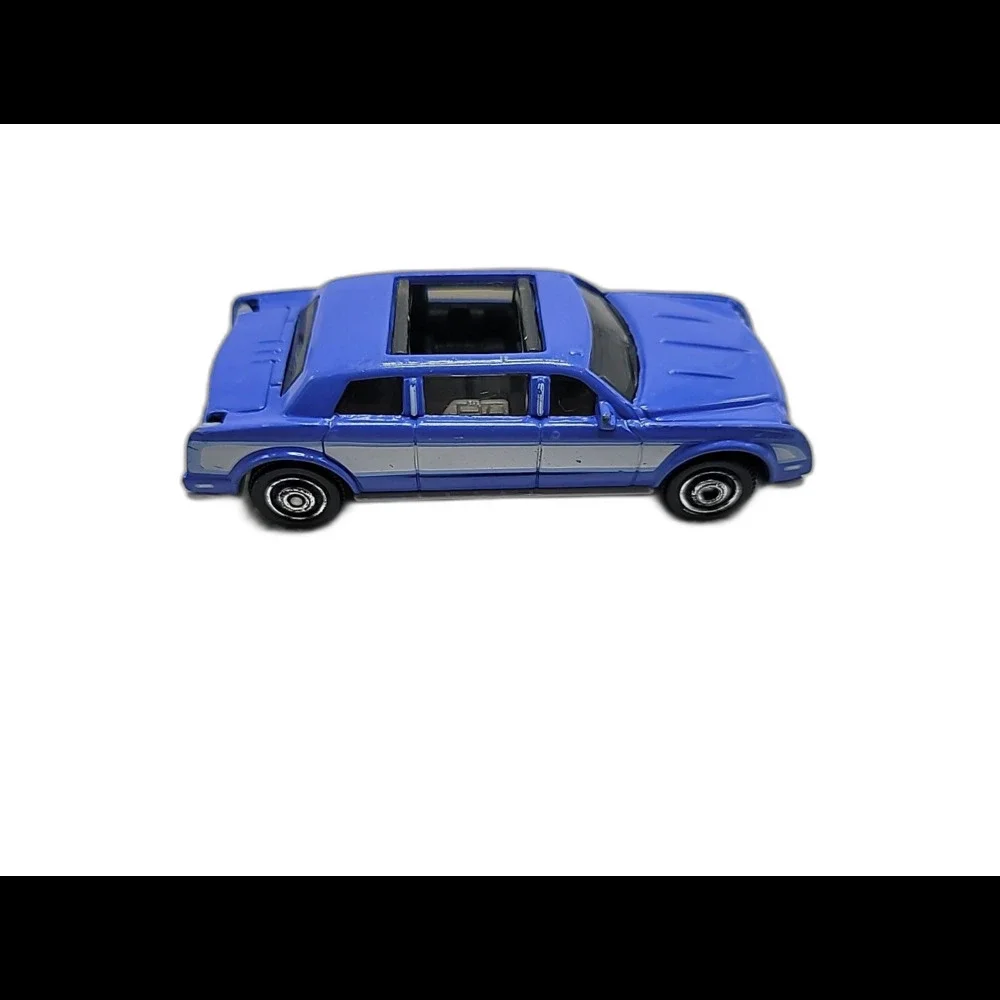 2001 Matchbox MB 537 Limousine Periwinkle with White Stripe Diecast Car 1:64 HW